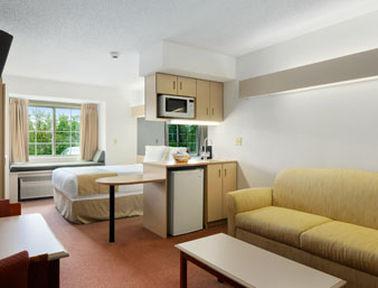 Microtel Inn & Suites By Wyndham Seneca Falls Δωμάτιο φωτογραφία